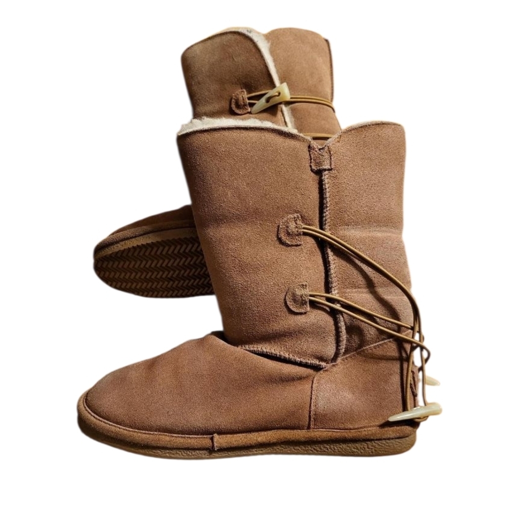 Lugz Tan Winter Boots with Toggle Closure